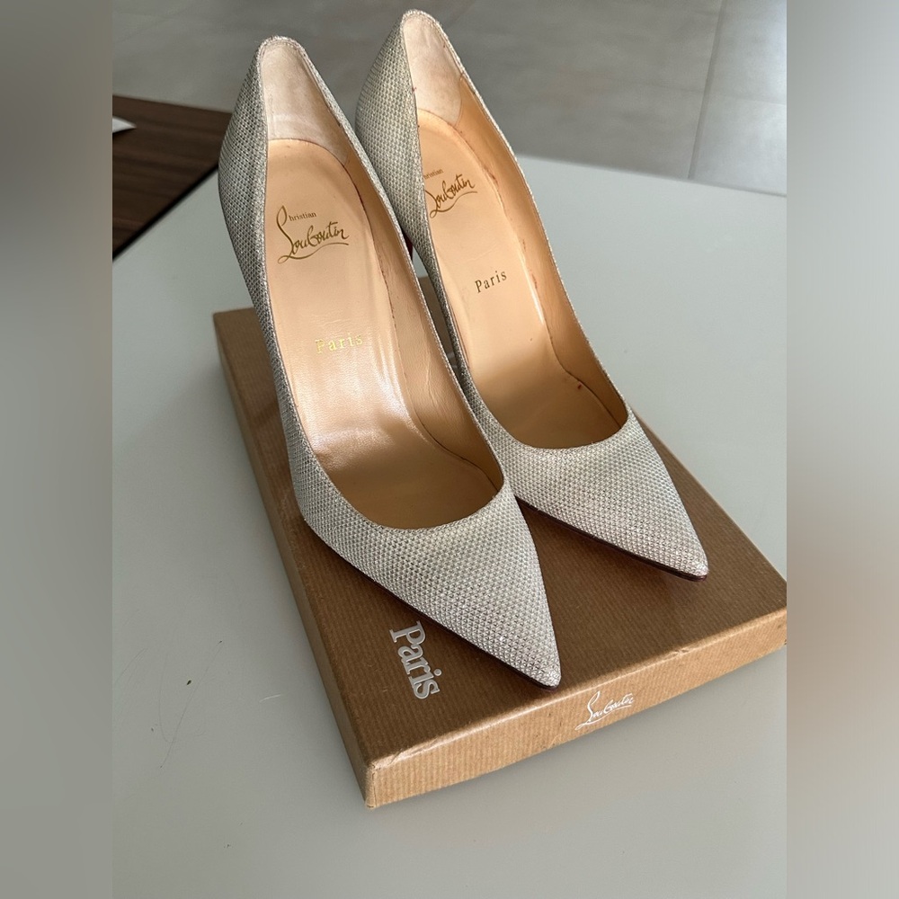 Nwt Christian Louboutin white spark pumps